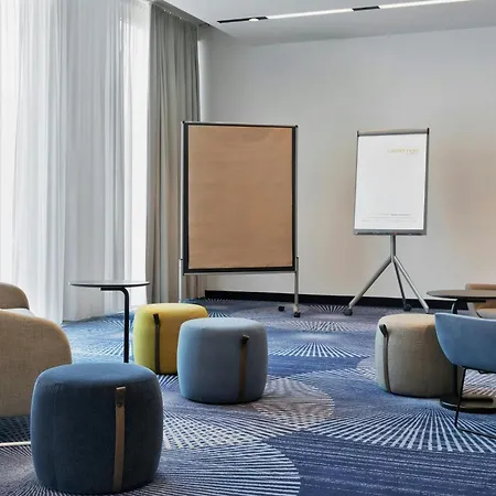 Отель Courtyard By Marriott Munich Garching